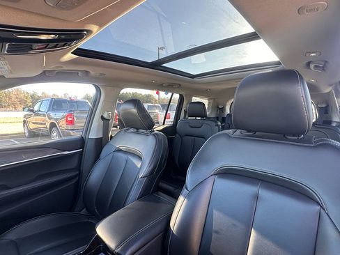 Used 2023 Jeep Grand Cherokee L Limited image 21