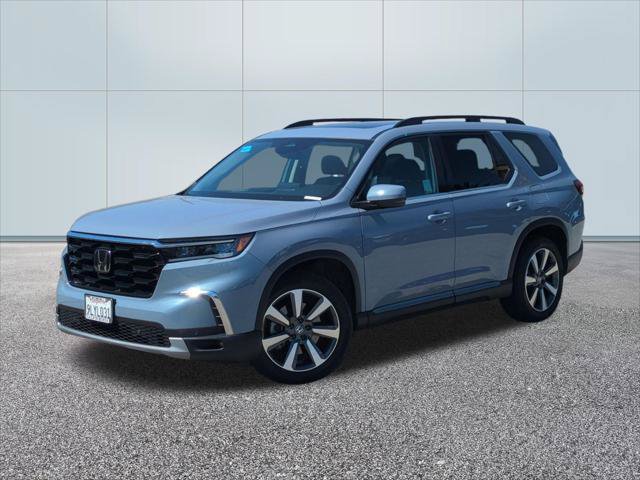 Certified 2025 Honda Pilot Touring image 1