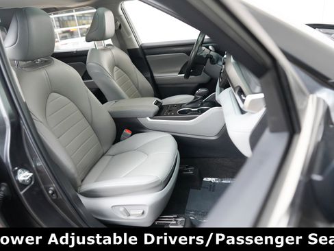 Used 2023 Toyota Highlander XLE image 27