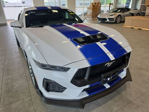 Used 2025 Ford Mustang GT Premium RWD image 4