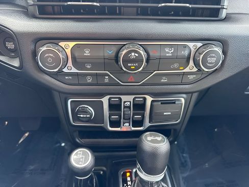 Used 2025 Jeep Wrangler Unlimited Sport AWD/4WD image 20