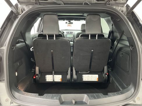 Used 2018 Ford Explorer XLT w/ Equipment Group 202A AWD/4WD image 33