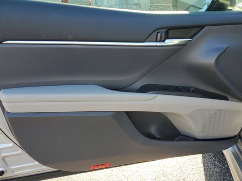 Certified 2022 Toyota Camry SE image 17