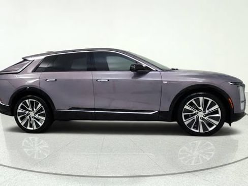 Used 2024 Cadillac Lyriq Luxury AWD/4WD image 1