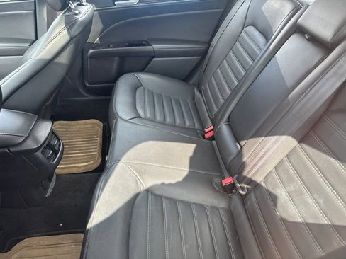 Used 2013 Ford Fusion SE FWD image 8