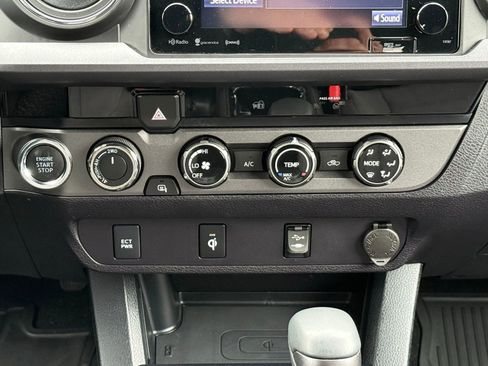 Used 2018 Toyota Tacoma TRD Off-Road image 23