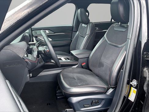Used 2025 Ford Explorer ST AWD/4WD image 16