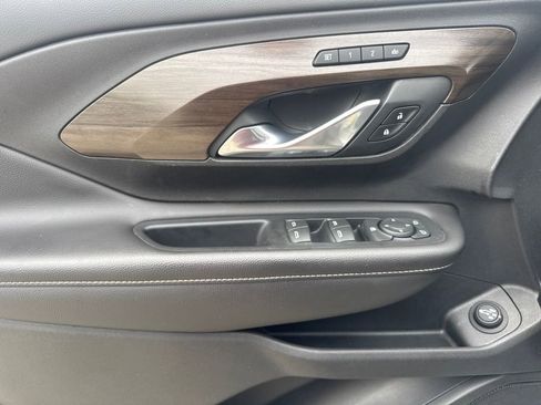 Used 2018 GMC Terrain Denali w/ Advanced Safety Package FWD image 17