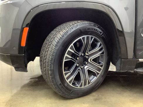 Used 2024 Jeep Wagoneer L Series II w/ Flexible Seating Group image 31