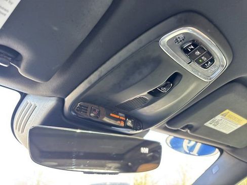 Used 2019 Volvo XC60 T5 Momentum w/ Multimedia Package image 41