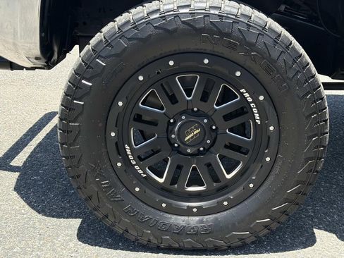 Used 2017 Toyota Tundra Limited w/ Limited Premium Package RWD image 28