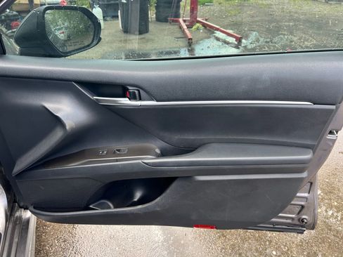 Used 2021 Toyota Camry SE FWD image 17