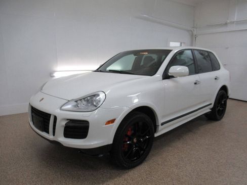 Used 2010 Porsche Cayenne GTS AWD/4WD image 2