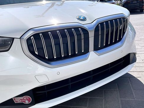 Used 2024 BMW i5 eDrive40i w/ M Sport Package image 29