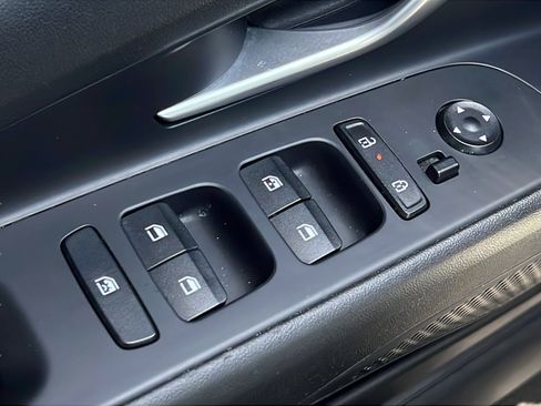 Used 2024 Hyundai Elantra SEL FWD image 17