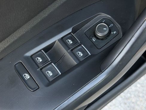Used 2024 Volkswagen Jetta SE FWD image 32