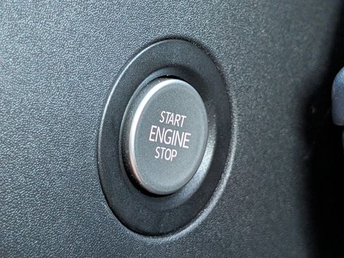 Used 2025 Volkswagen ID. Buzz Pro S Plus RWD image 29