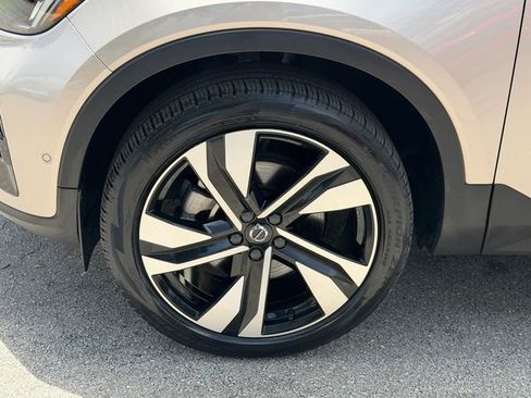 Certified 2024 Volvo XC40 B5 Plus w/ Protection Package Premier AWD/4WD image 12