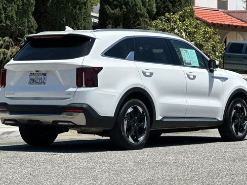 Used 2025 Kia Sorento EX AWD/4WD image 4