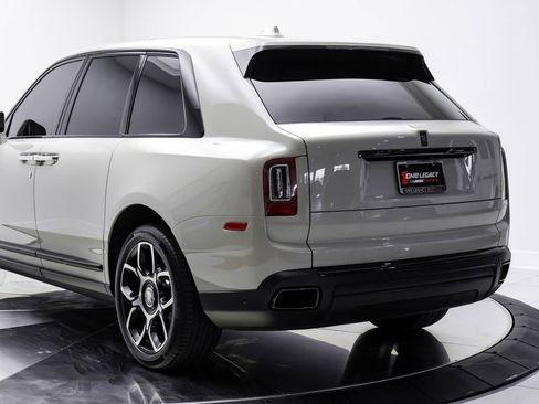 Used 2022 Rolls-Royce Cullinan Black Badge AWD/4WD image 12