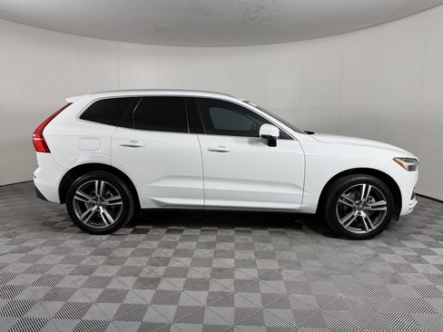 Used 2021 Volvo XC60 T5 Momentum w/ Premium Package AWD/4WD image 8