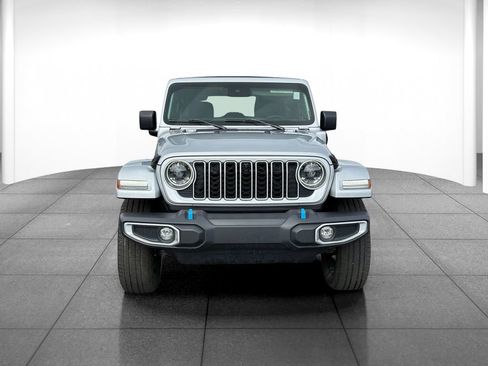 Used 2024 Jeep Wrangler Unlimited Sahara w/ Technology Group AWD/4WD image 2