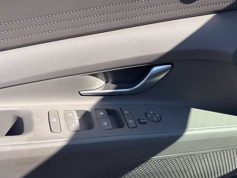 Certified 2024 Hyundai Elantra SE FWD image 7