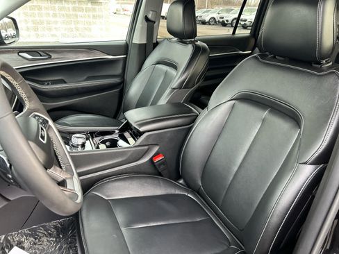 Used 2023 Jeep Grand Cherokee L Limited w/ Black Appearance Package image 13