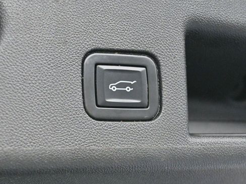 Used 2022 Chevrolet Equinox Premier FWD image 10