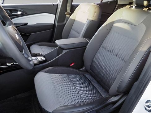 Certified 2024 Chevrolet Trax LT FWD image 22