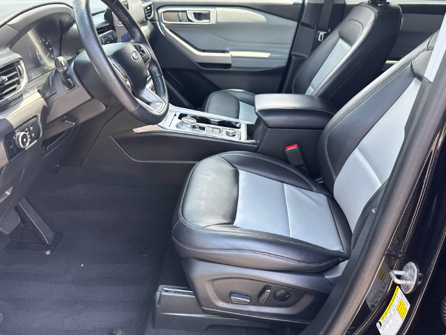 Used 2024 Ford Explorer XLT w/ Equipment Group 202A AWD/4WD image 9