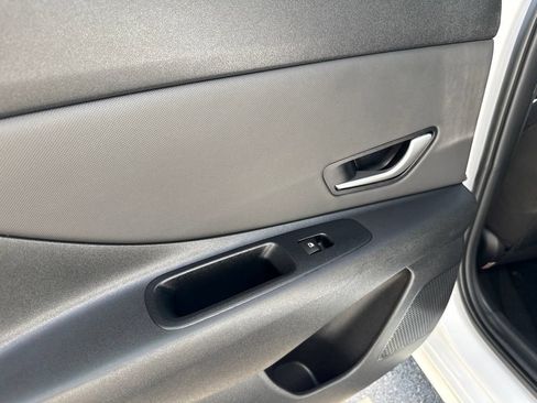 Used 2025 Hyundai Elantra SEL FWD image 27