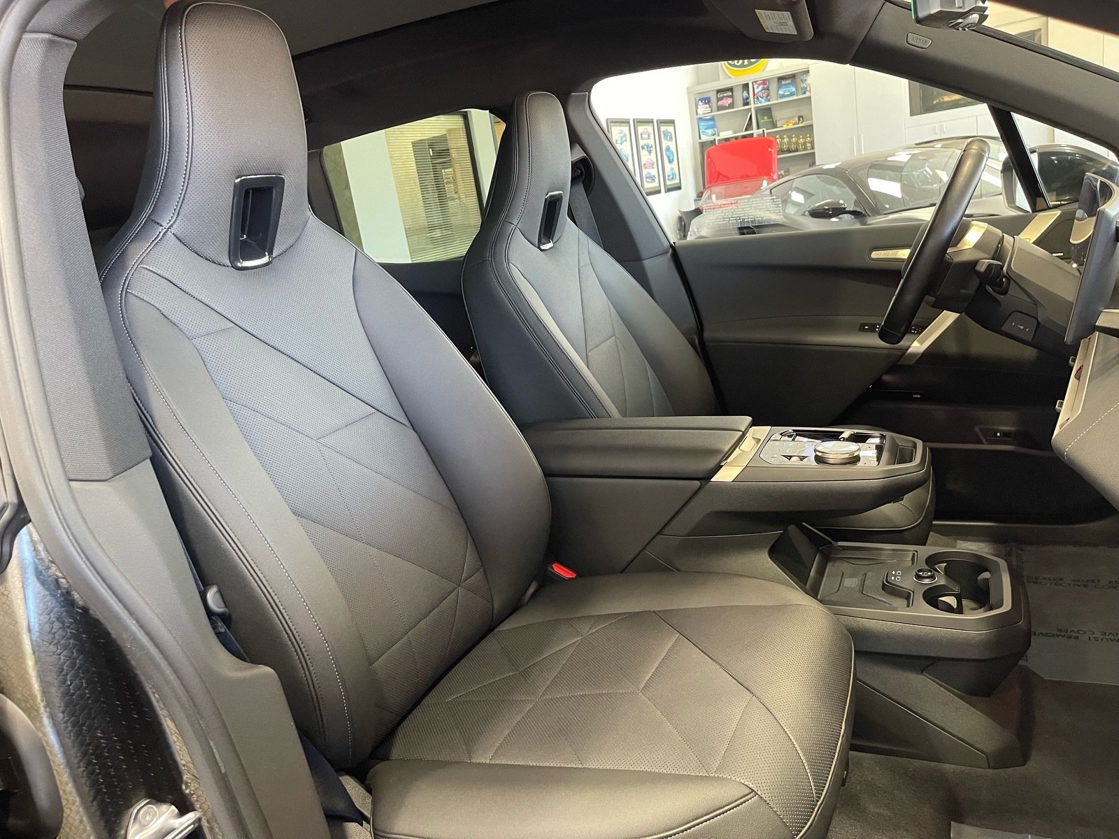 Used 2022 BMW iX xDrive50 w/ Premium Package AWD/4WD image 41
