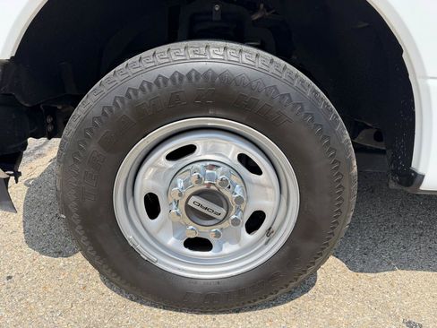 Used 2022 Ford F250 XL w/ Power Equipment Group RWD image 12