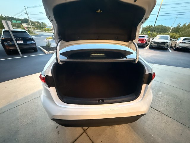 Used 2024 Toyota Corolla LE FWD image 5