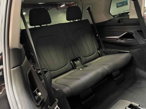 Used 2022 BMW X7 xDrive40i w/ Premium Package image 16