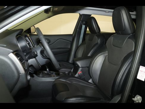 Used 2022 Jeep Cherokee Latitude Lux w/ Sun & Sound Group image 23