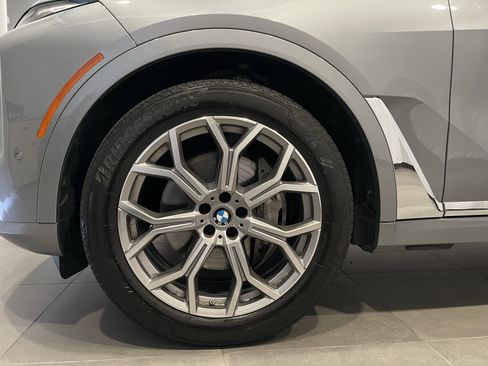 Used 2025 BMW X7 xDrive40i w/ Climate Comfort Package AWD/4WD image 8