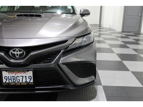 Used 2023 Toyota Camry SE image 8