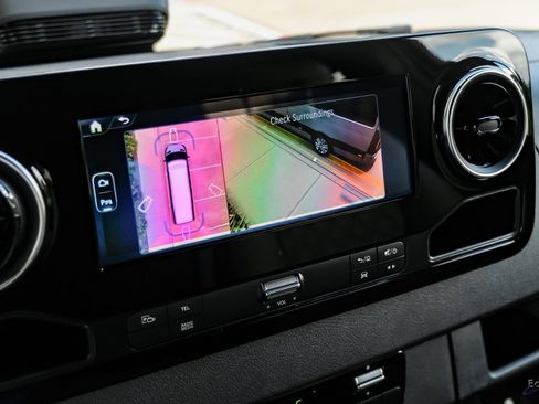 Used 2025 Mercedes-Benz Sprinter 2500 image 42