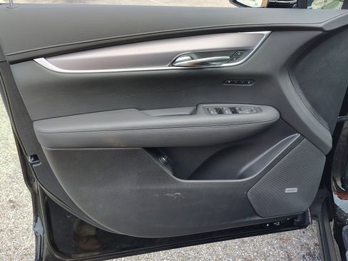 New 2025 Cadillac XT6 Luxury image 11