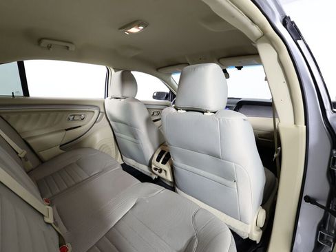 Used 2015 Ford Taurus SE image 19