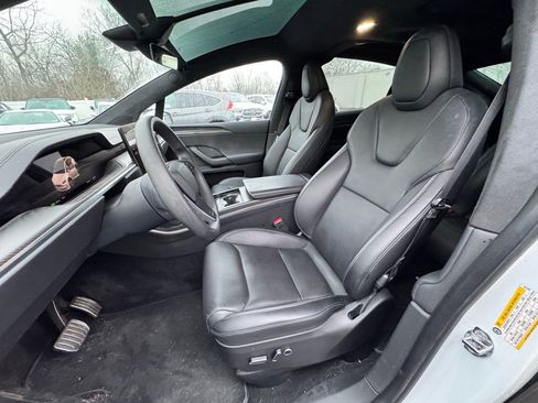 Used 2023 Tesla Model X Plaid image 17