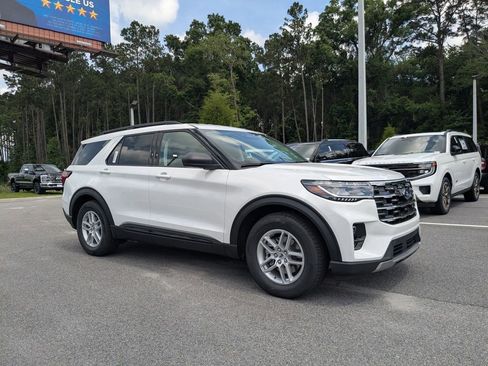 New 2026 Ford Explorer Active w/ Active Comfort Package RWD image 2