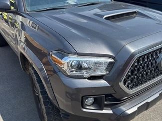 Used 2018 Toyota Tacoma TRD Sport video 3