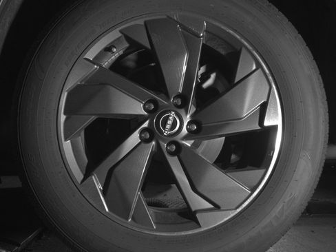 Used 2025 Nissan Rogue SV FWD image 14
