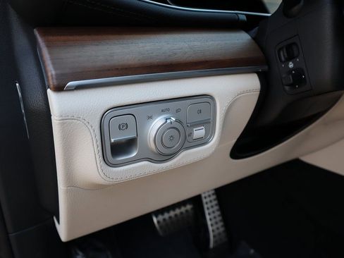 New 2026 Mercedes-Benz GLS 450 4MATIC image 34