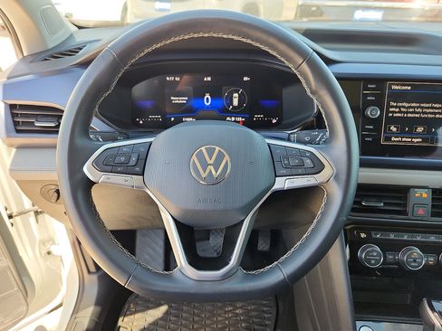 Certified 2024 Volkswagen Taos SE AWD/4WD image 16
