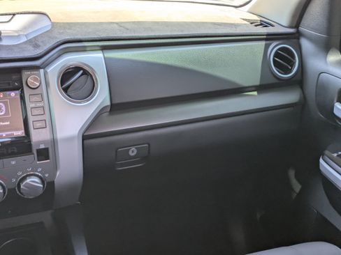 Used 2019 Toyota Tundra SR5 w/ SR5 Convenience Package RWD image 16
