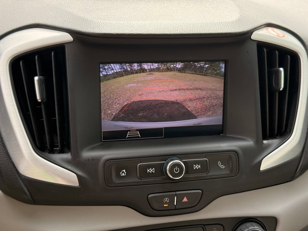 Used 2024 GMC Terrain SLE FWD image 18
